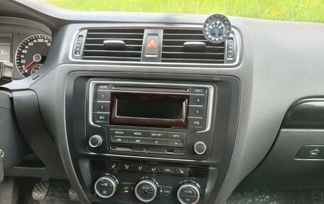 Volkswagen Jetta VI, 2013 год, 650 000 рублей, 8 фотография