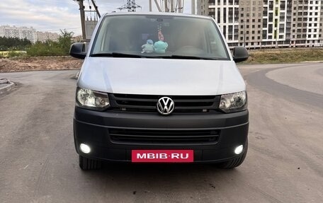 Volkswagen Caravelle T5, 2014 год, 2 300 000 рублей, 2 фотография