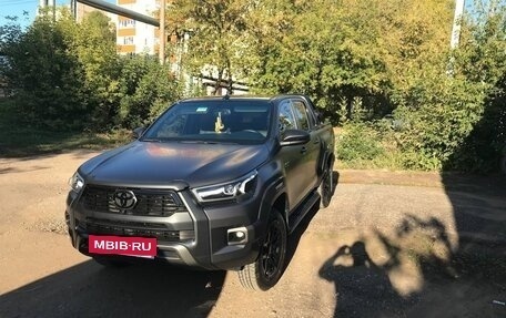 Toyota Hilux VIII, 2022 год, 7 300 000 рублей, 2 фотография