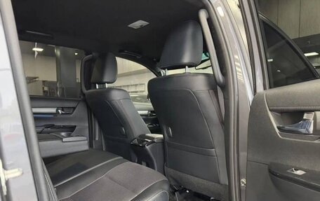 Toyota Hilux VIII, 2022 год, 7 300 000 рублей, 24 фотография