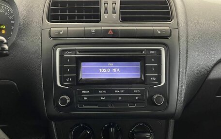 Volkswagen Polo VI (EU Market), 2015 год, 900 000 рублей, 21 фотография