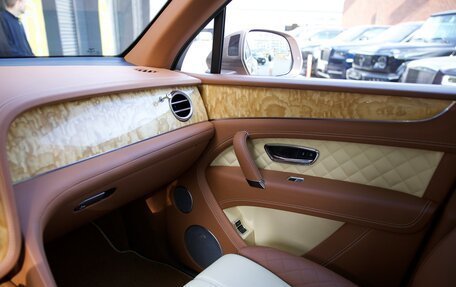 Bentley Bentayga I, 2017 год, 10 999 000 рублей, 20 фотография