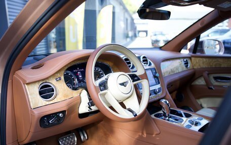 Bentley Bentayga I, 2017 год, 10 999 000 рублей, 15 фотография