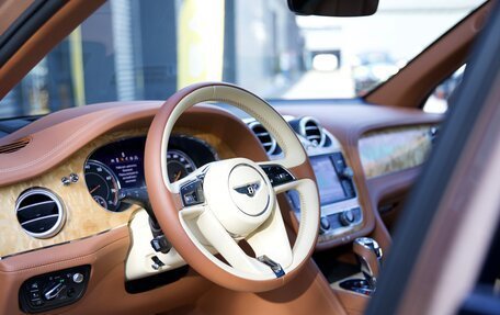 Bentley Bentayga I, 2017 год, 10 999 000 рублей, 16 фотография