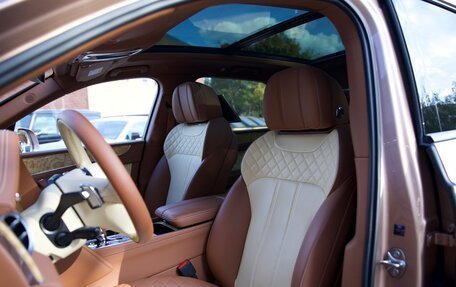 Bentley Bentayga I, 2017 год, 10 999 000 рублей, 17 фотография