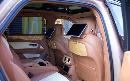 Bentley Bentayga I, 2017 год, 10 999 000 рублей, 22 фотография
