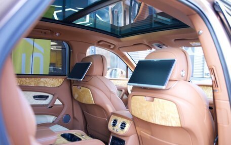 Bentley Bentayga I, 2017 год, 10 999 000 рублей, 38 фотография