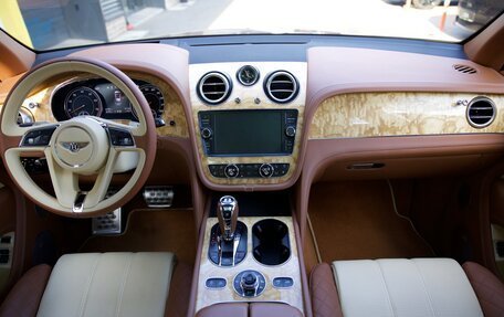 Bentley Bentayga I, 2017 год, 10 999 000 рублей, 28 фотография