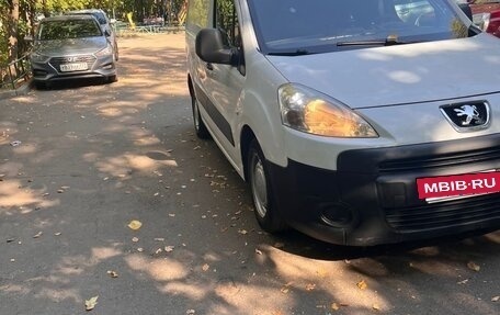 Peugeot Partner II рестайлинг 2, 2011 год, 710 000 рублей, 2 фотография