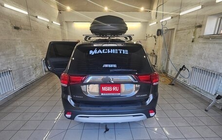 Mitsubishi Outlander III рестайлинг 3, 2019 год, 1 750 000 рублей, 3 фотография