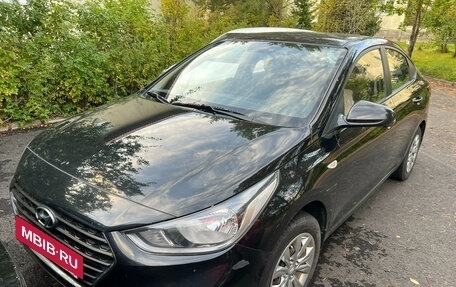 Hyundai Solaris II рестайлинг, 2017 год, 600 000 рублей, 2 фотография