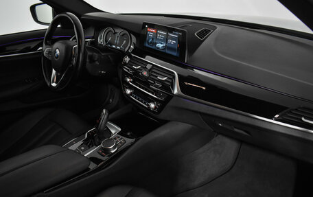 BMW 5 серия, 2017 год, 2 450 000 рублей, 15 фотография