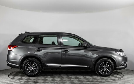 Mitsubishi Outlander III рестайлинг 3, 2019 год, 1 899 000 рублей, 4 фотография