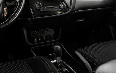 Mitsubishi Outlander III рестайлинг 3, 2019 год, 1 899 000 рублей, 12 фотография