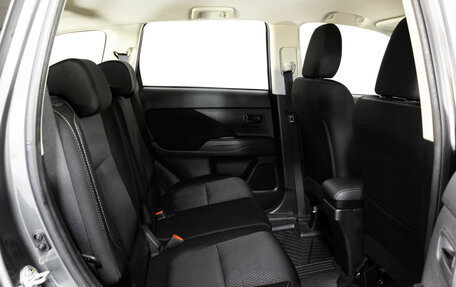 Mitsubishi Outlander III рестайлинг 3, 2019 год, 1 899 000 рублей, 18 фотография