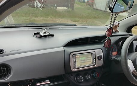 Toyota Vitz, 2015 год, 830 000 рублей, 1 фотография