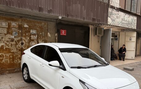 Hyundai Solaris II рестайлинг, 2017 год, 1 400 000 рублей, 4 фотография