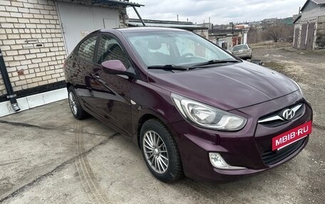 Hyundai Solaris II рестайлинг, 2011 год, 690 000 рублей, 3 фотография
