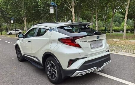 Toyota C-HR I рестайлинг, 2021 год, 2 030 000 рублей, 9 фотография