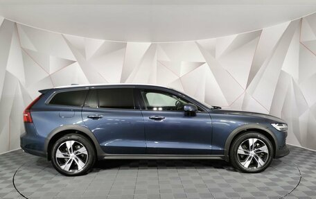 Volvo V60 Cross Country II, 2021 год, 3 545 000 рублей, 6 фотография