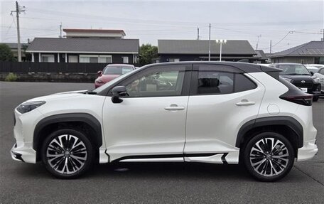 Toyota Yaris Cross, 2022 год, 1 360 000 рублей, 2 фотография