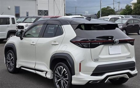 Toyota Yaris Cross, 2022 год, 1 360 000 рублей, 3 фотография