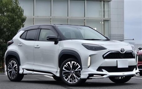 Toyota Yaris Cross, 2022 год, 1 360 000 рублей, 7 фотография