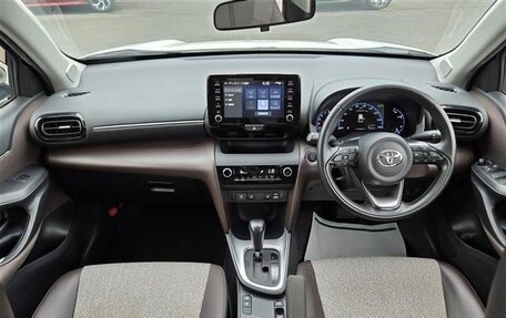 Toyota Yaris Cross, 2022 год, 1 360 000 рублей, 11 фотография