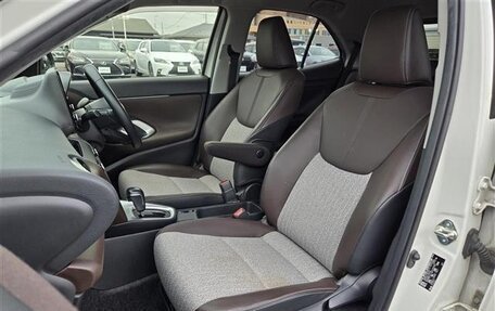 Toyota Yaris Cross, 2022 год, 1 360 000 рублей, 14 фотография