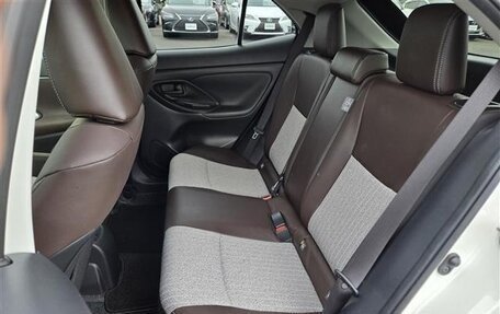 Toyota Yaris Cross, 2022 год, 1 360 000 рублей, 32 фотография