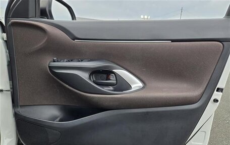 Toyota Yaris Cross, 2022 год, 1 360 000 рублей, 30 фотография
