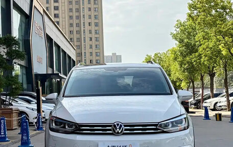 Volkswagen Touran III, 2021 год, 1 730 035 рублей, 2 фотография