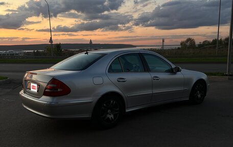 Mercedes-Benz E-Класс, 2004 год, 850 000 рублей, 5 фотография