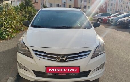 Hyundai Solaris II рестайлинг, 2015 год, 999 999 рублей, 1 фотография