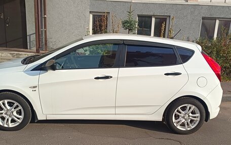 Hyundai Solaris II рестайлинг, 2015 год, 999 999 рублей, 4 фотография