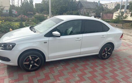 Volkswagen Polo VI (EU Market), 2013 год, 850 000 рублей, 2 фотография