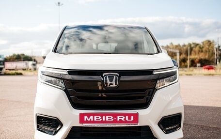 Honda Stepwgn IV, 2018 год, 2 990 000 рублей, 4 фотография