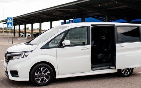 Honda Stepwgn IV, 2018 год, 2 990 000 рублей, 14 фотография