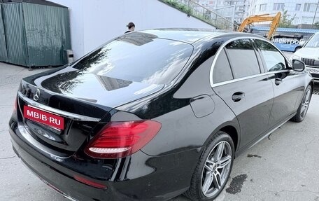 Mercedes-Benz E-Класс, 2019 год, 2 650 000 рублей, 4 фотография