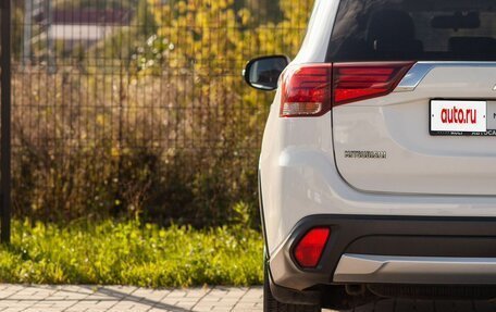 Mitsubishi Outlander III рестайлинг 3, 2015 год, 1 800 000 рублей, 11 фотография