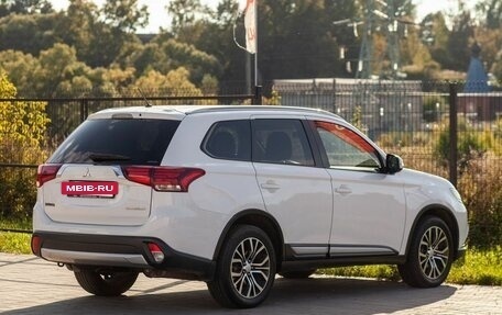 Mitsubishi Outlander III рестайлинг 3, 2015 год, 1 800 000 рублей, 10 фотография