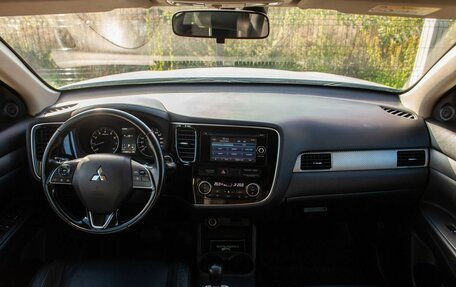 Mitsubishi Outlander III рестайлинг 3, 2015 год, 1 800 000 рублей, 20 фотография