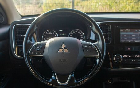 Mitsubishi Outlander III рестайлинг 3, 2015 год, 1 800 000 рублей, 21 фотография