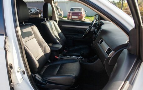 Mitsubishi Outlander III рестайлинг 3, 2015 год, 1 800 000 рублей, 31 фотография