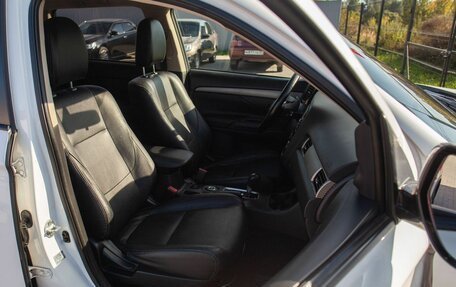 Mitsubishi Outlander III рестайлинг 3, 2015 год, 1 800 000 рублей, 32 фотография