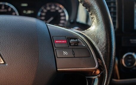Mitsubishi Outlander III рестайлинг 3, 2015 год, 1 800 000 рублей, 26 фотография