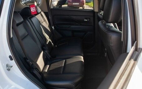 Mitsubishi Outlander III рестайлинг 3, 2015 год, 1 800 000 рублей, 33 фотография