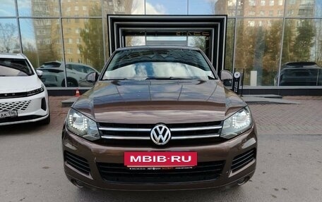 Volkswagen Touareg III, 2011 год, 1 875 000 рублей, 2 фотография
