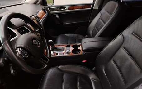 Volkswagen Touareg III, 2011 год, 1 875 000 рублей, 16 фотография