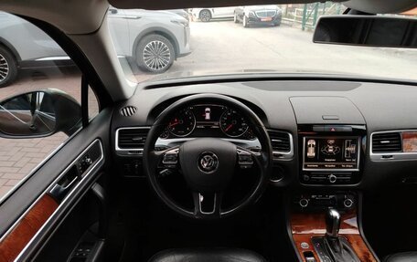 Volkswagen Touareg III, 2011 год, 1 875 000 рублей, 17 фотография